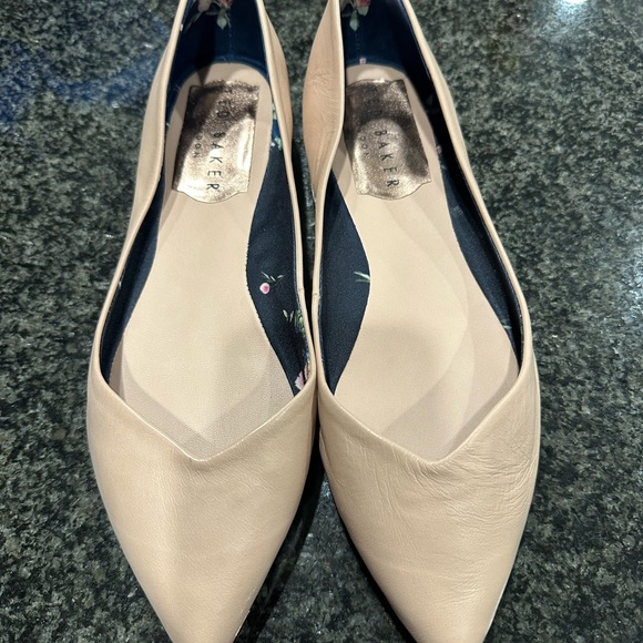 Ted Baker Pointed Cream Flats - Picture 1 of 5